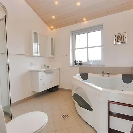 Eberta - 200m To The Fjord By Interhome 別荘